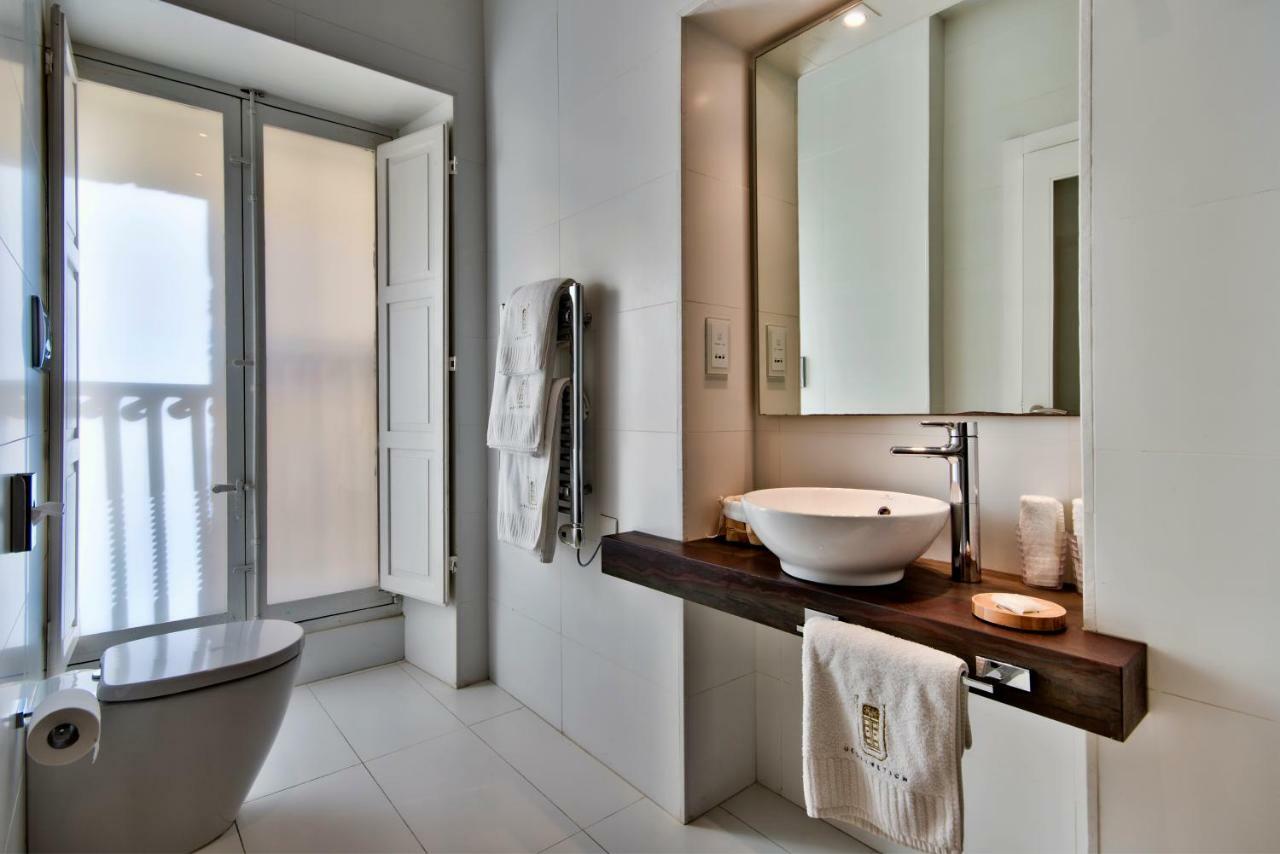 U Collection - A Luxury Collection Suites, Валета Екстериор снимка
