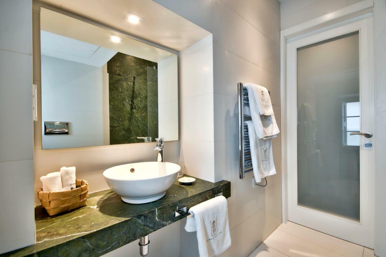 U Collection - A Luxury Collection Suites, Валета Екстериор снимка